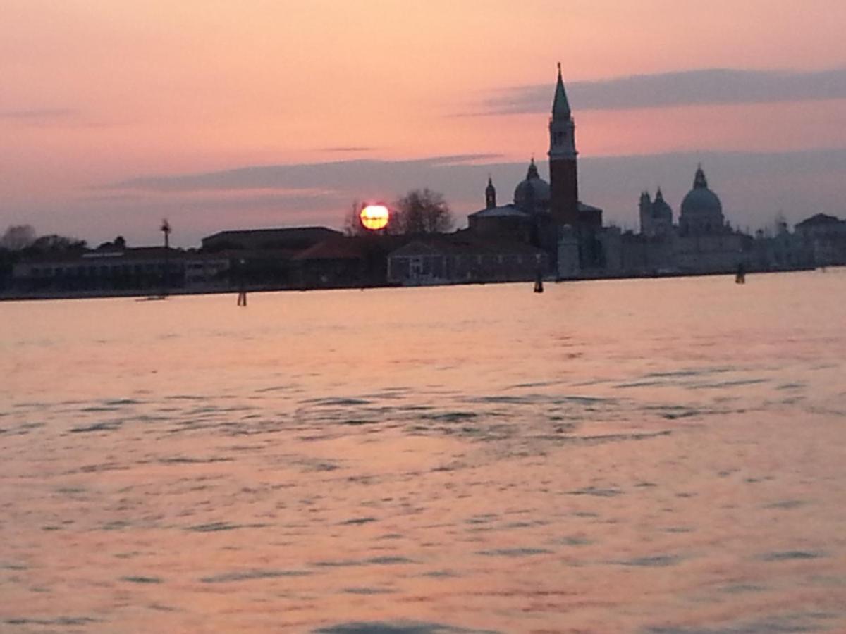 Veneziacentopercento Arsenale Apartment Bagian luar foto